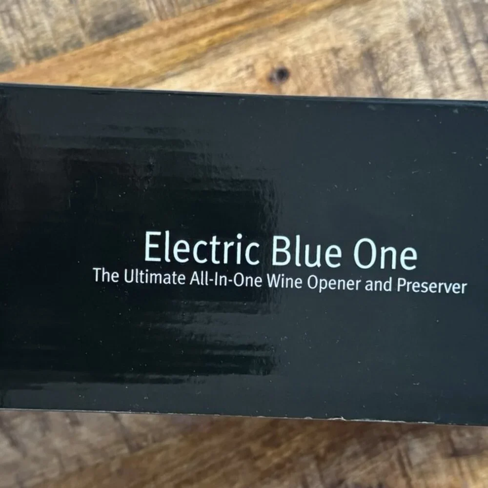 Wine Enthusiast - Electric Blue 1 Wine Opener & Preserver